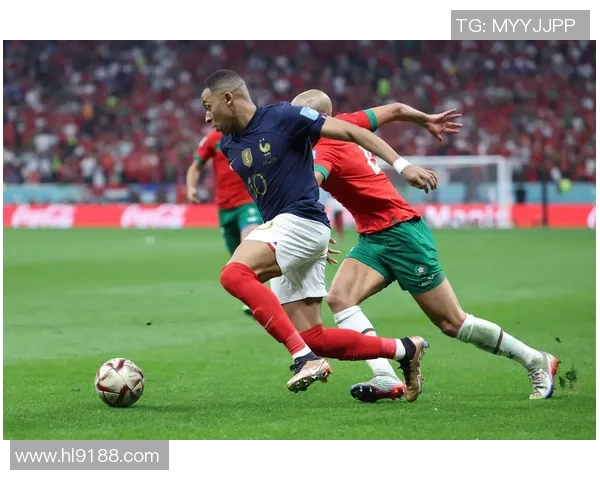 留辫子的足球明星如何在绿茵场上展现独特风采与个人魅力